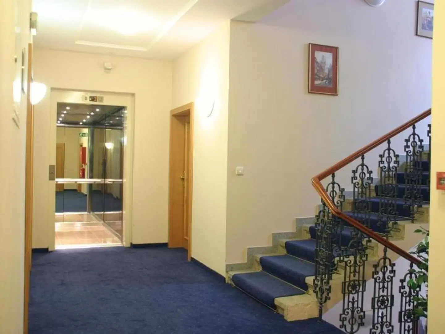 Alton ROOM_EXAMPLE