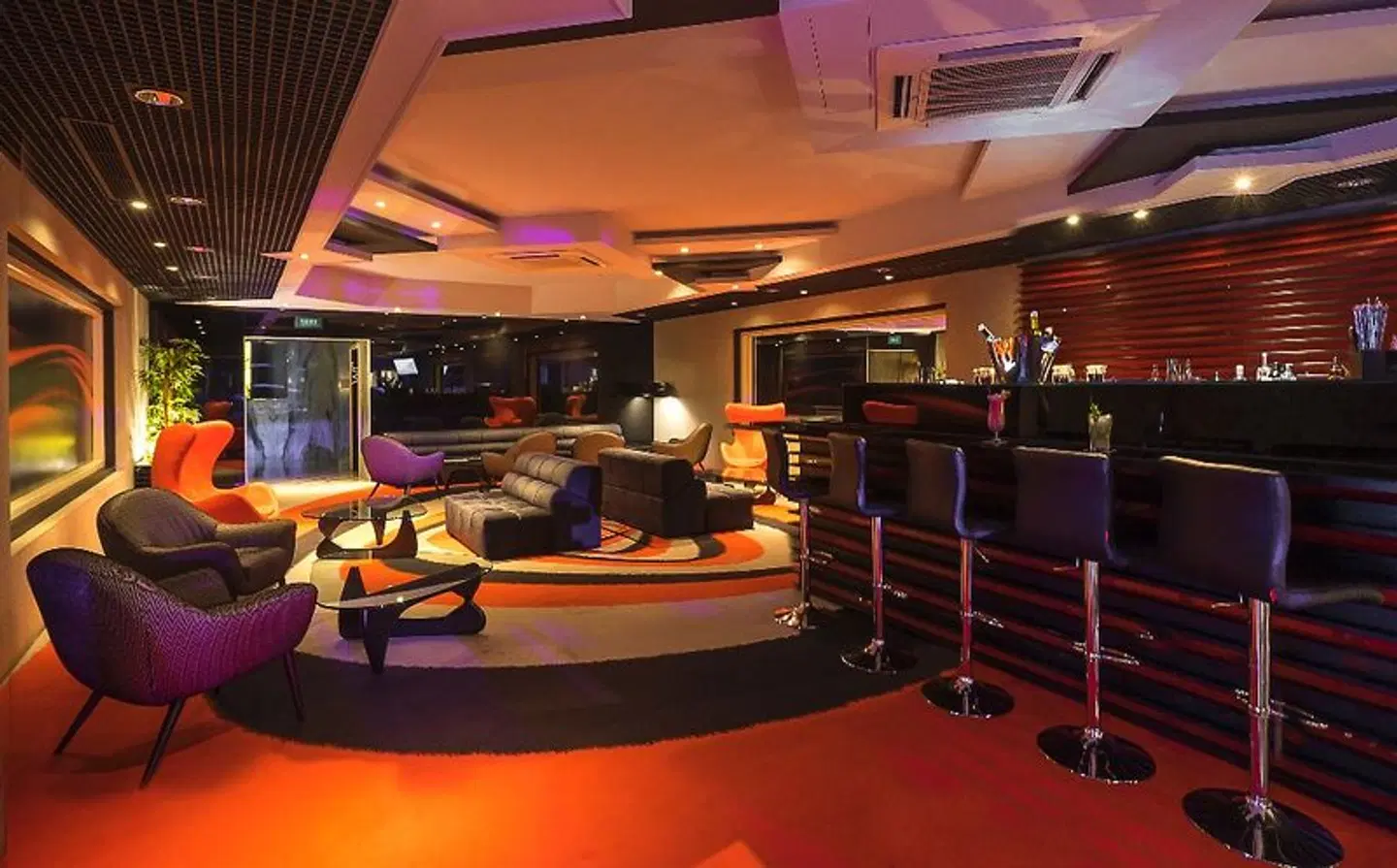 HF Fenix Porto Bar