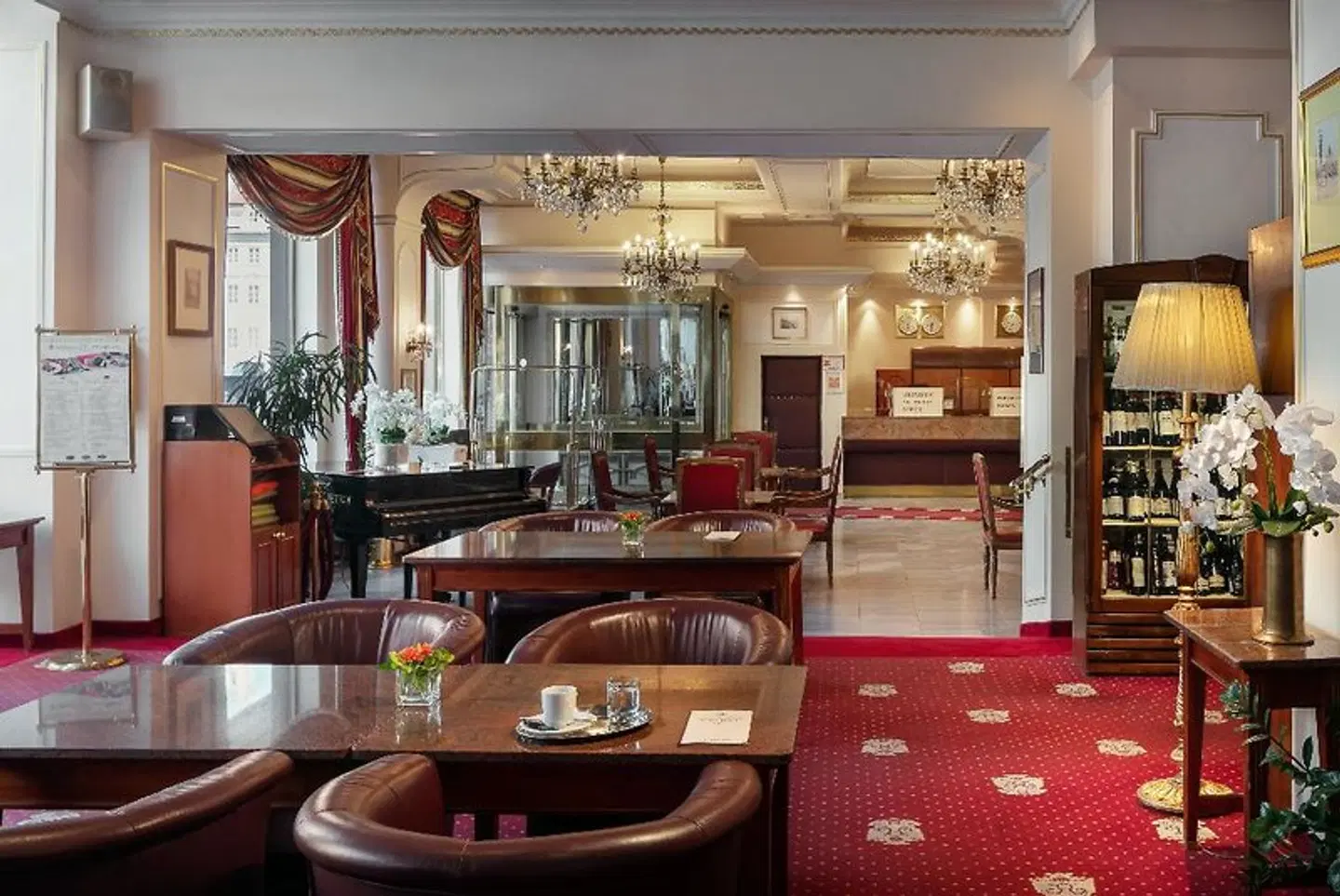 Ambassador Zlata Husa LOUNGE_LOBBY