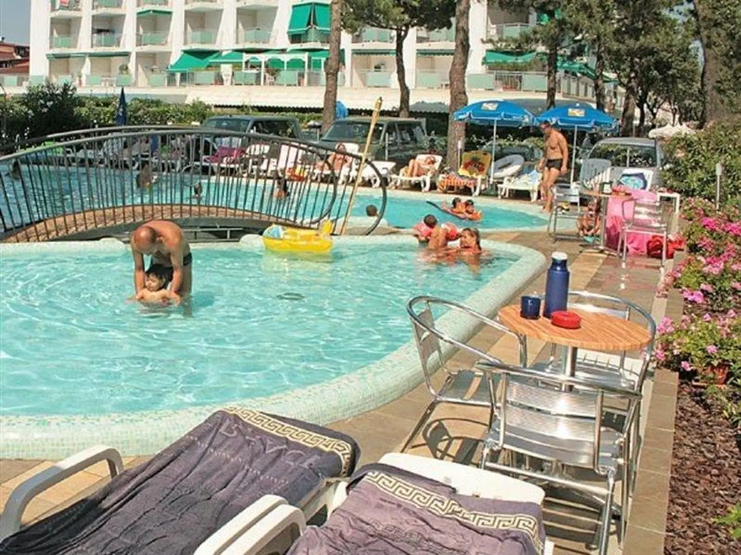 Sheila OUTDOOR_POOL