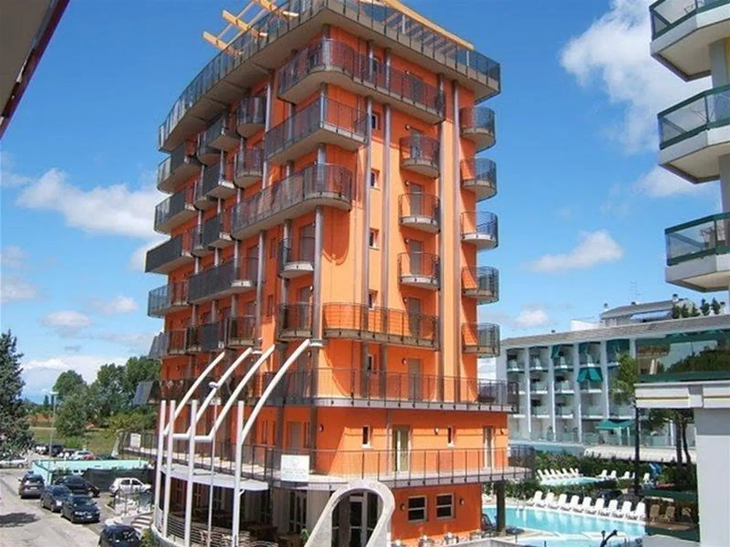 Sheila EXTERIOR