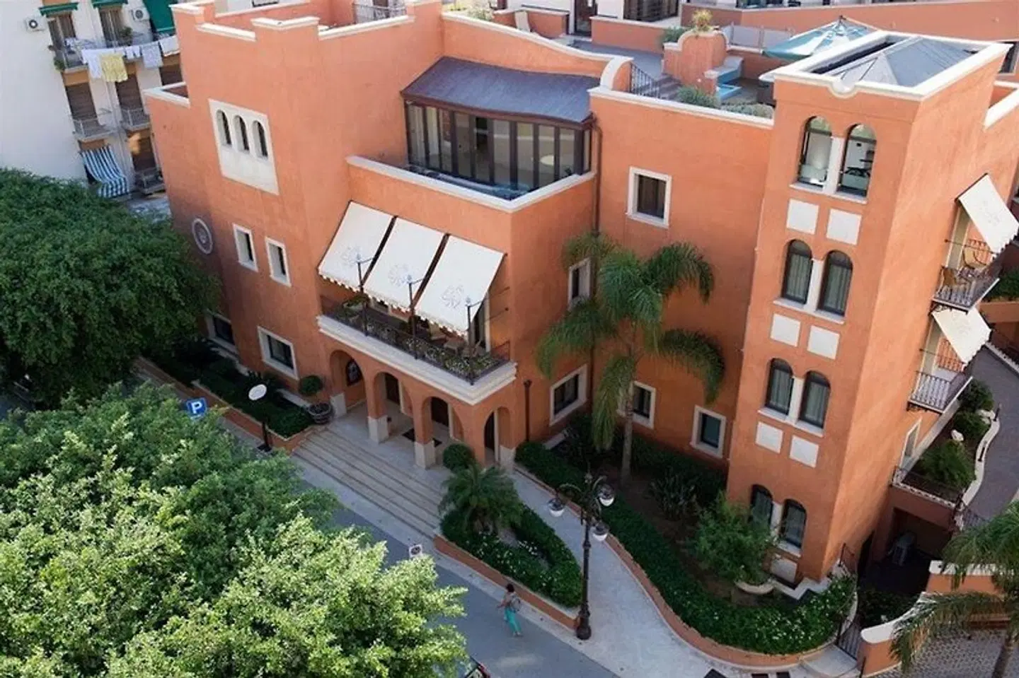 Artemis Hotel EXTERIOR