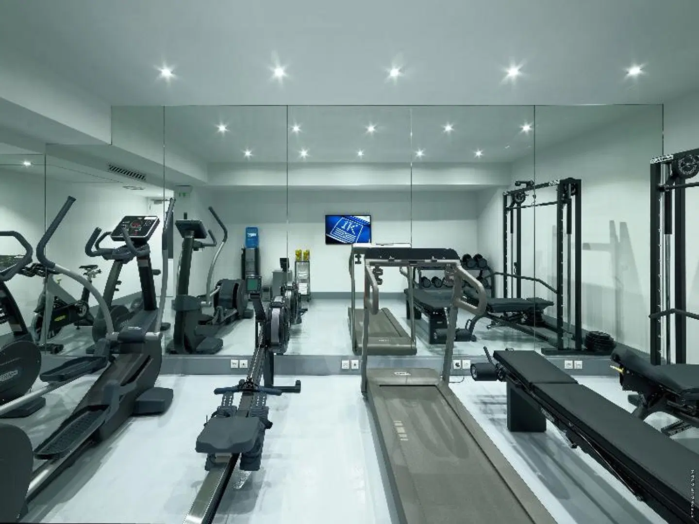 1K Paris SPORTS_AND_LEISURE