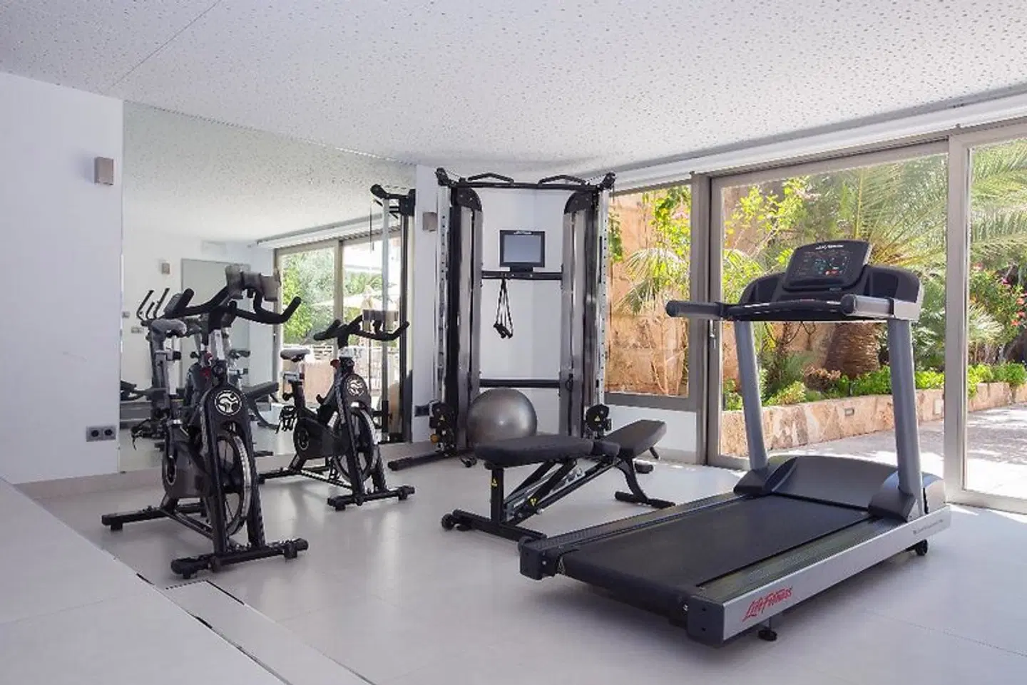 Saratoga SPORTS_AND_LEISURE
