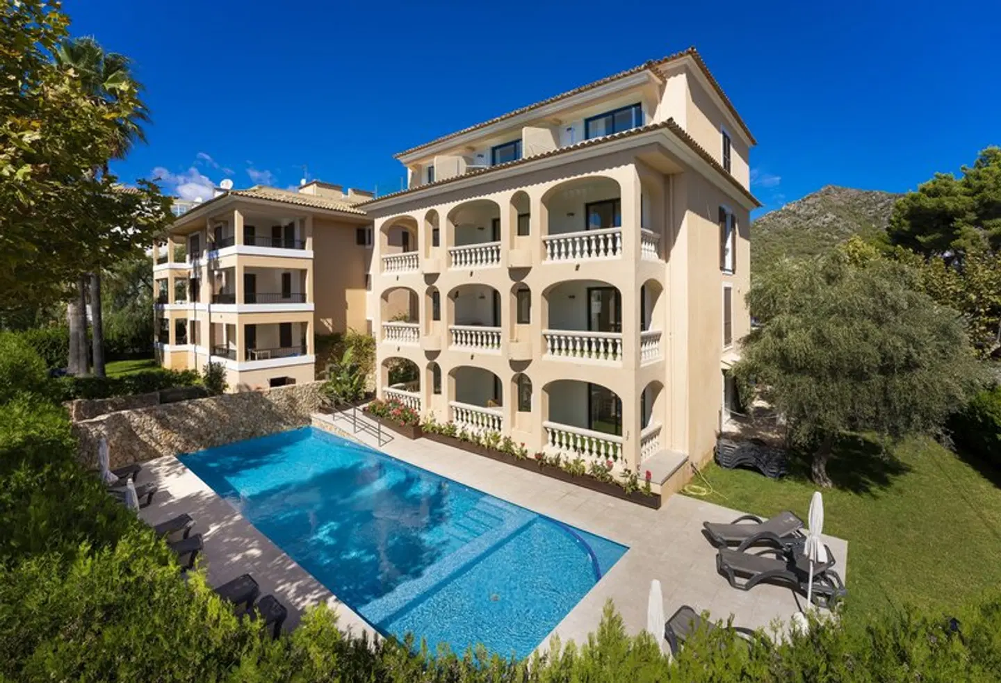 Sinfony OUTDOOR_POOL