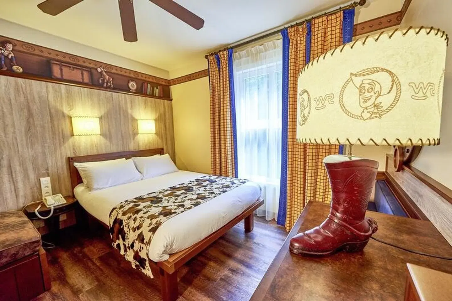 Disney Hotel Cheyenne ROOM_EXAMPLE