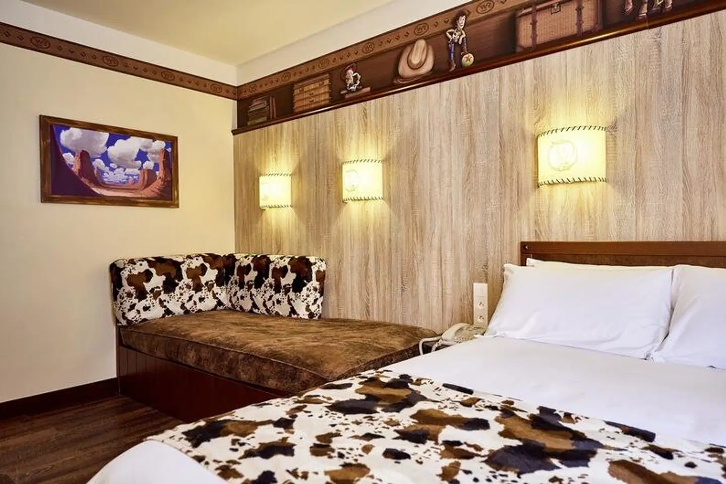 Disney Hotel Cheyenne ROOM_EXAMPLE