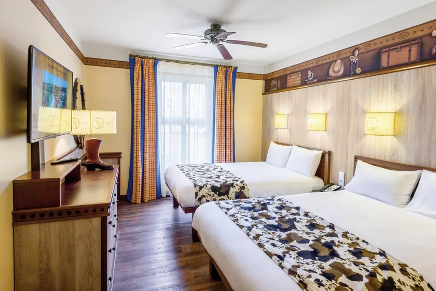 Disney Hotel Cheyenne ROOM_EXAMPLE