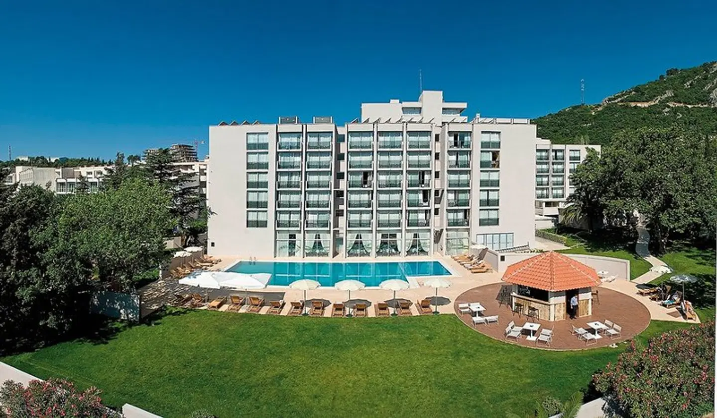 Tara EXTERIOR