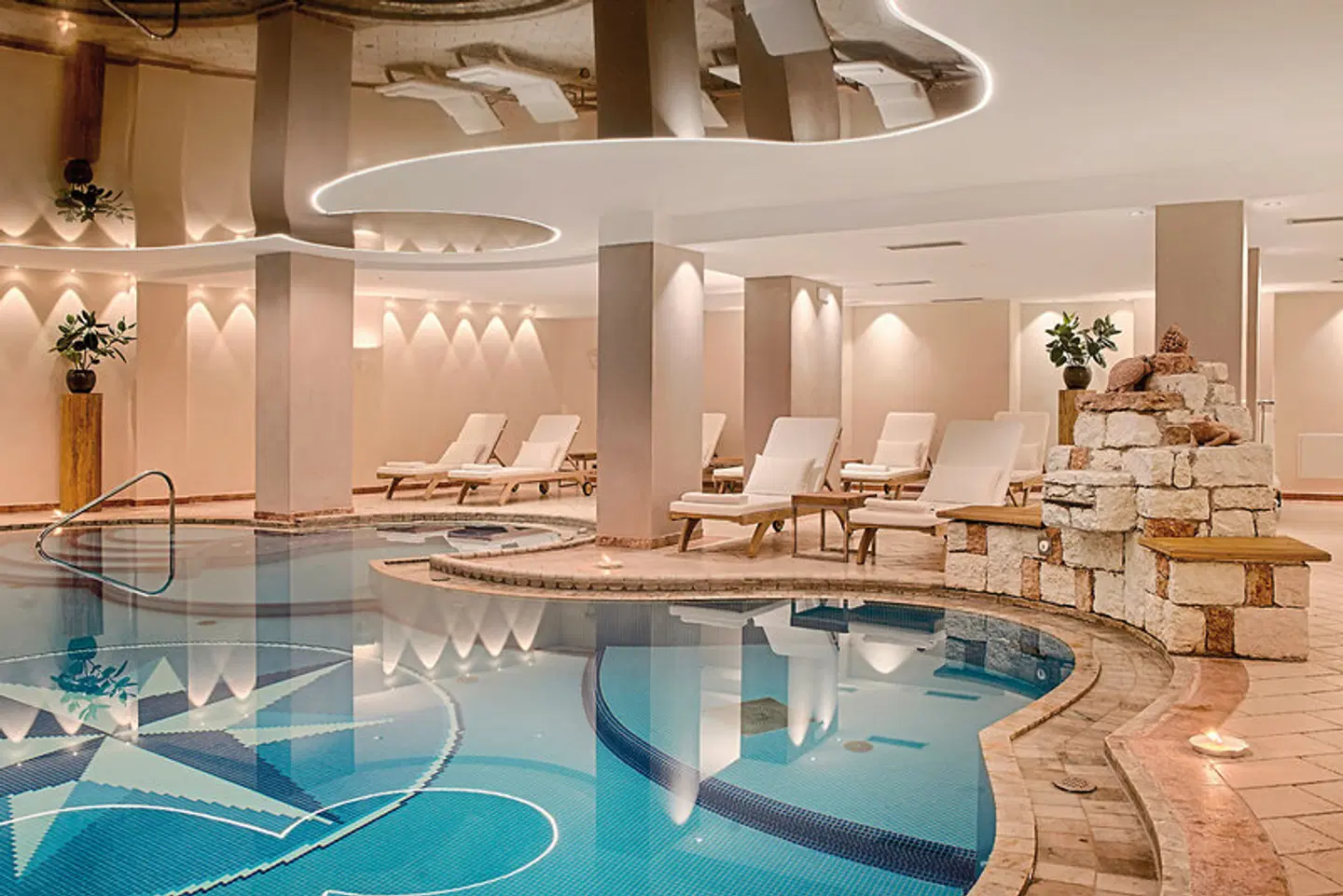 Alpin Royal Wellness Refugium & Resort Hotel Hallenbad