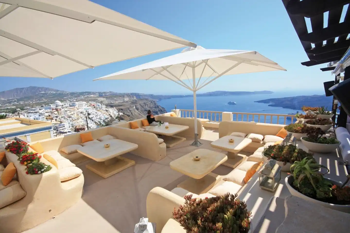 Lava Suites & Lounge Terrasse