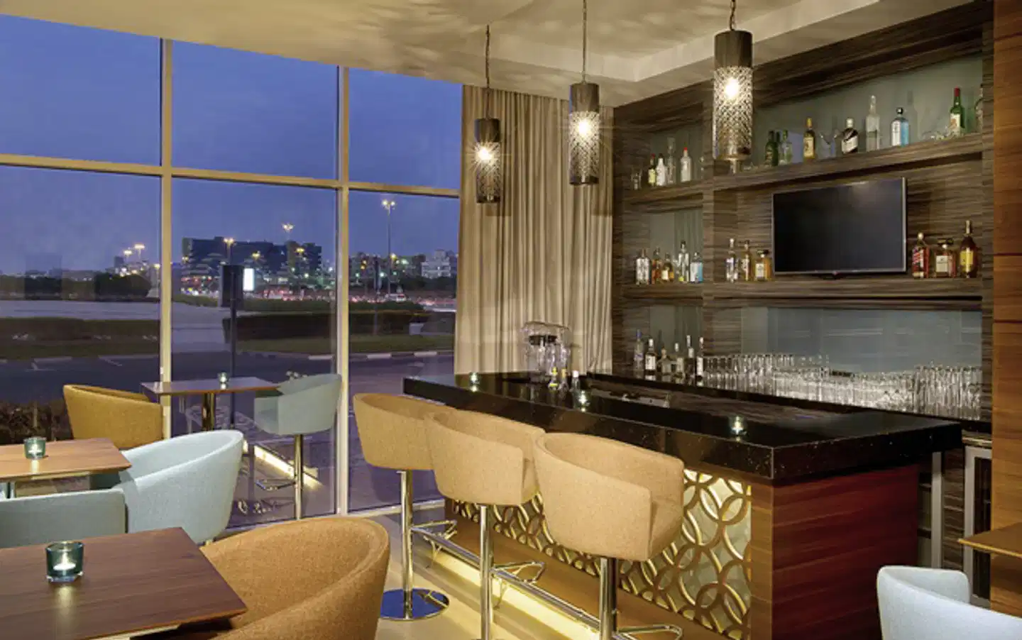 Hilton Garden Inn Dubai Al Mina Bar