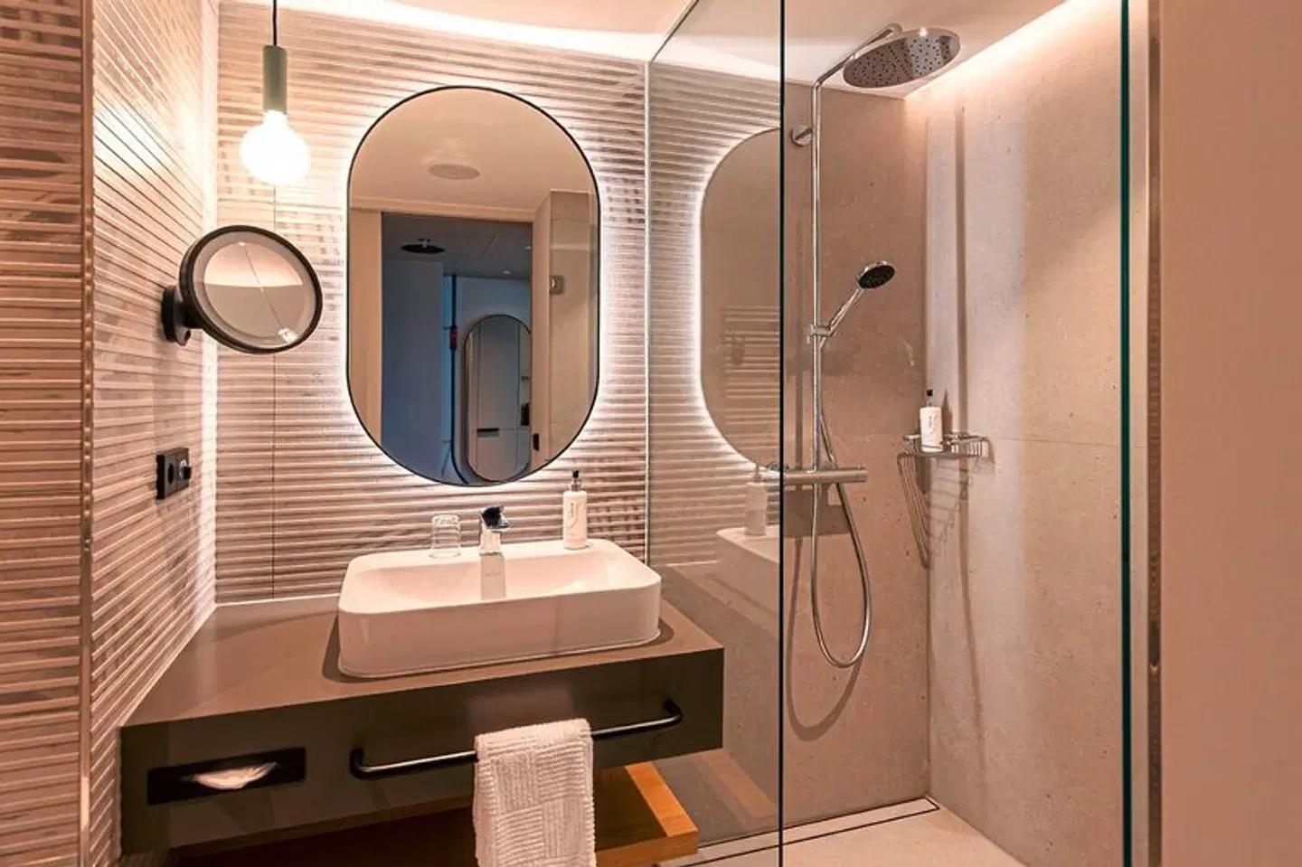 ATLANTIC Hotel Frankfurt Badezimmer
