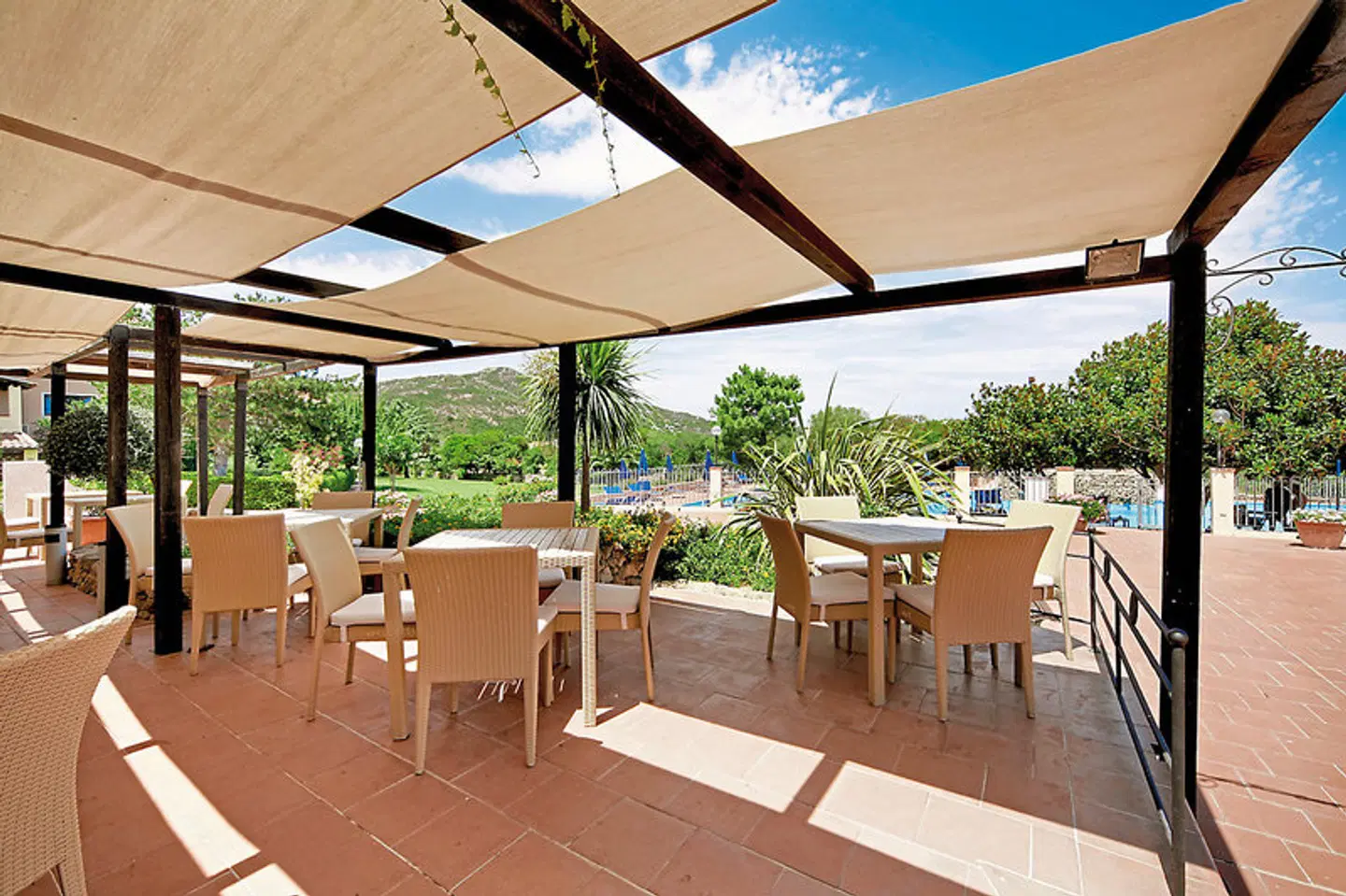 Colonna Beach Hotel & Apartments Terrasse
