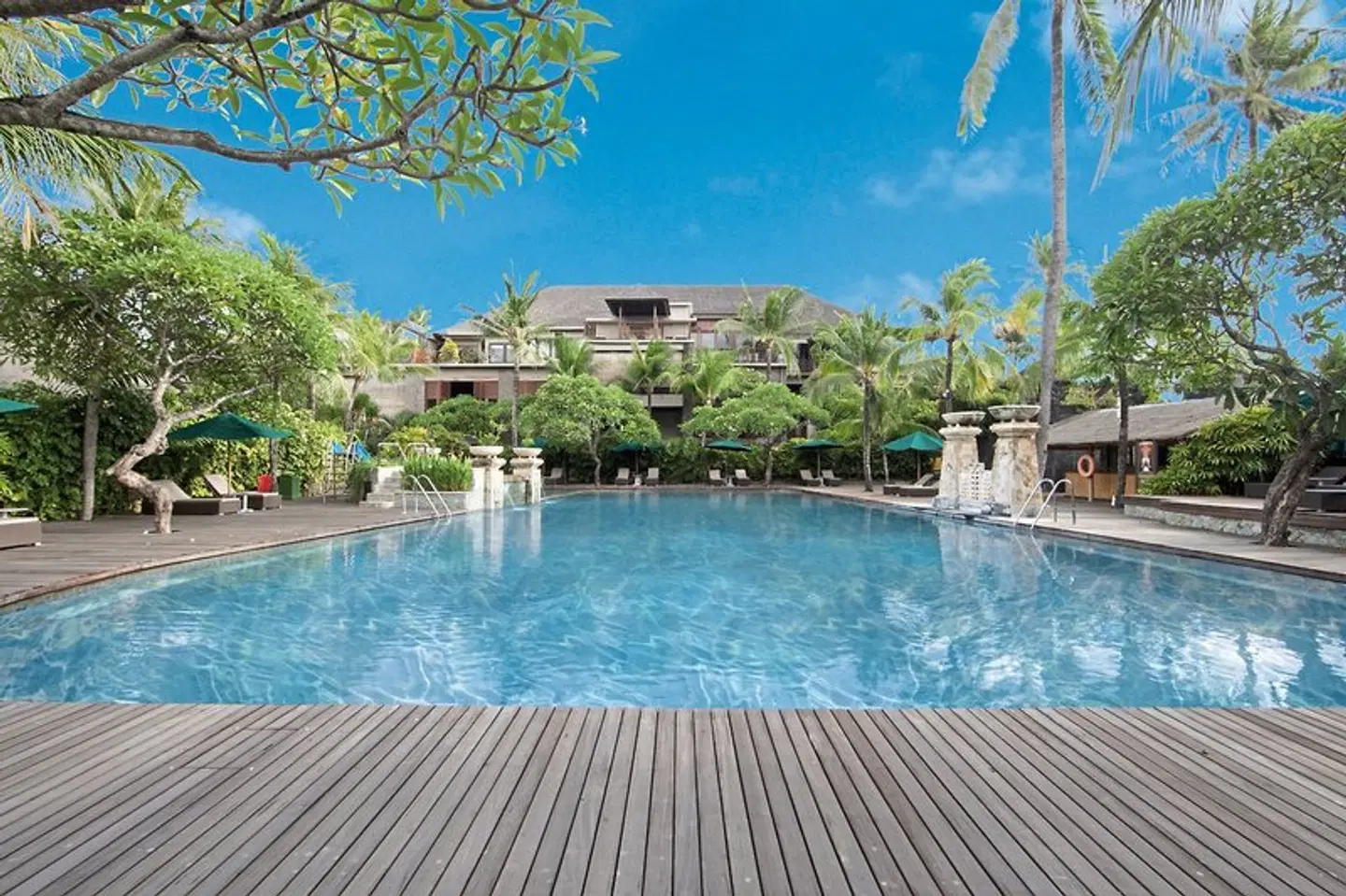 Legian Beach Hotel OUTDOOR_POOL