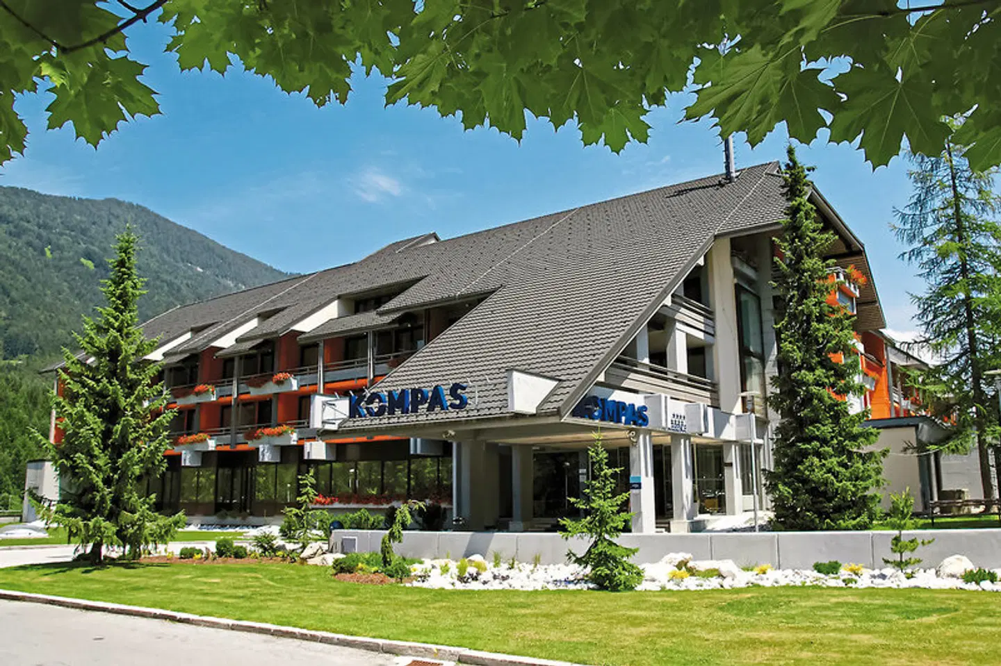 Kompas EXTERIOR