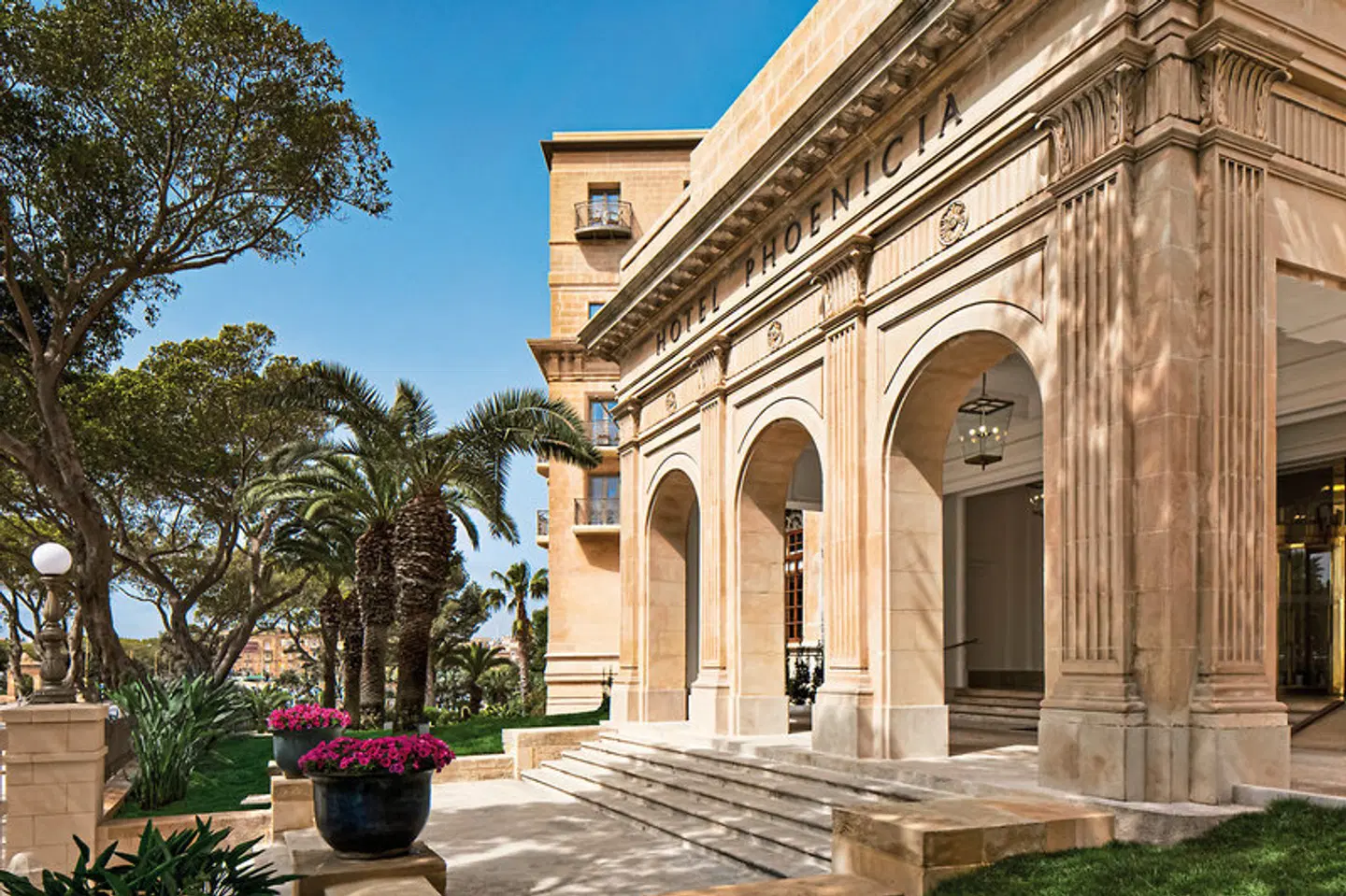 The Phoenicia Hotel EXTERIOR