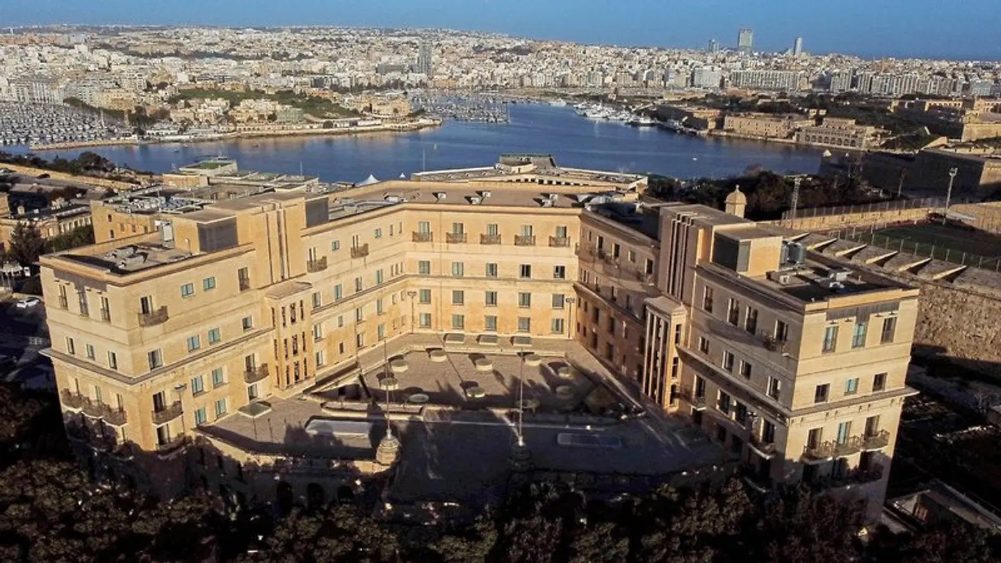 The Phoenicia Hotel EXTERIOR