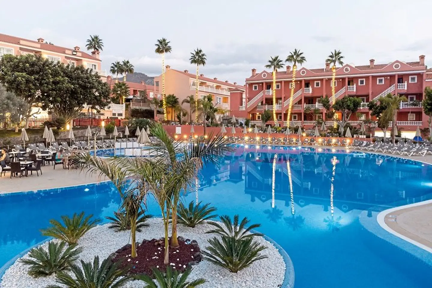 El Duque OUTDOOR_POOL
