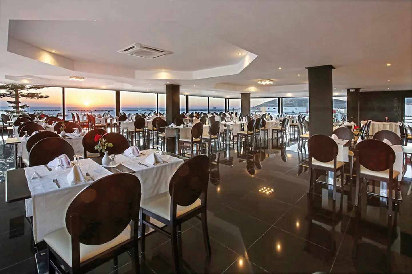 Anezi Tower Hotel & Apartments Restaurant