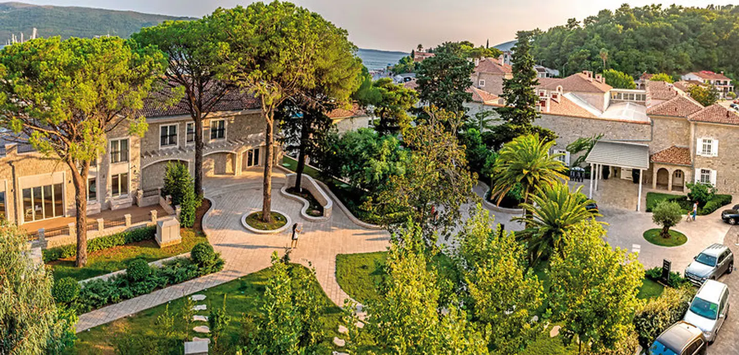 Lazure Hotel & Marina LANDSCAPE