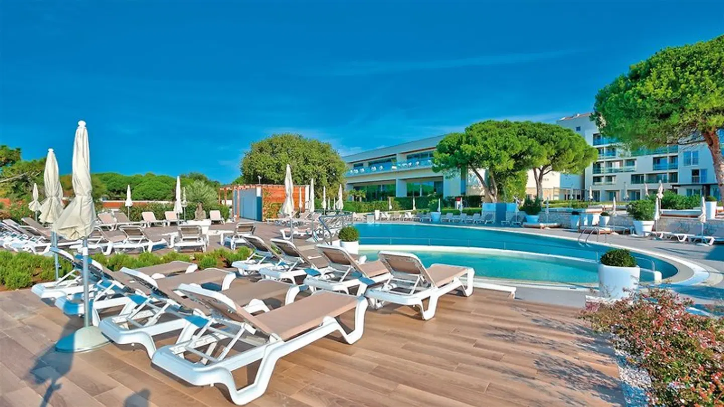 Park Plaza Belvedere OUTDOOR_POOL