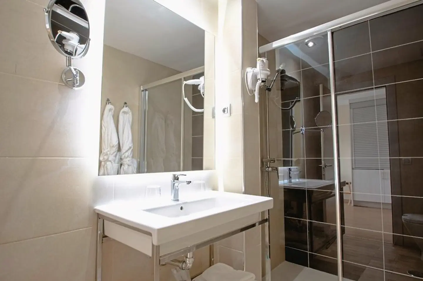 HL Suite Nardos Badezimmer