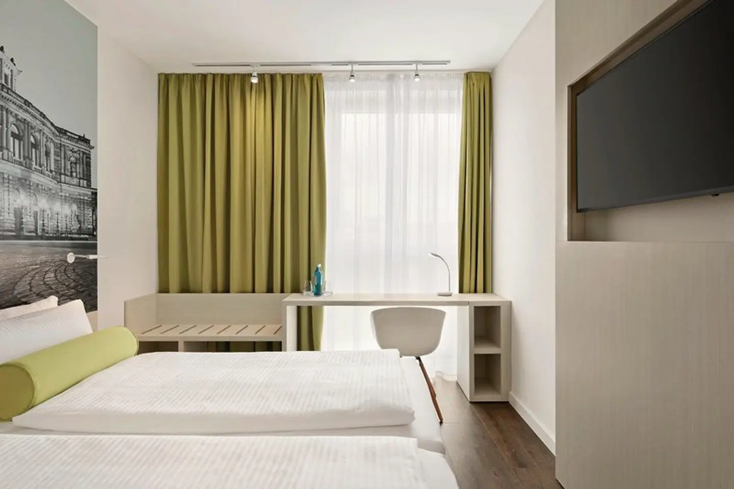 Super 8 by Wyndham Dresden ROOM_EXAMPLE