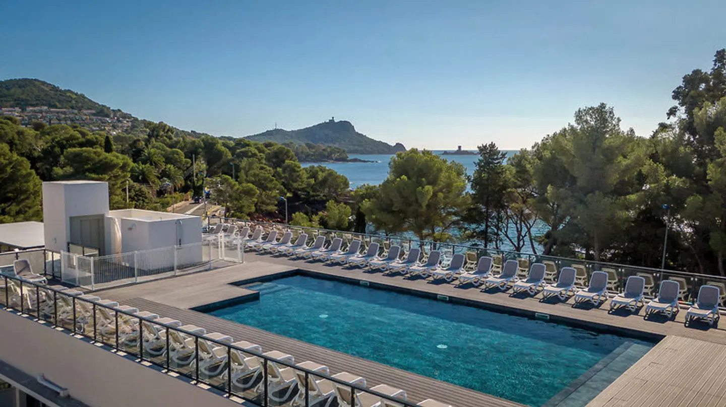 SOWELL RESIDENCES Les Chênes Verts OUTDOOR_POOL