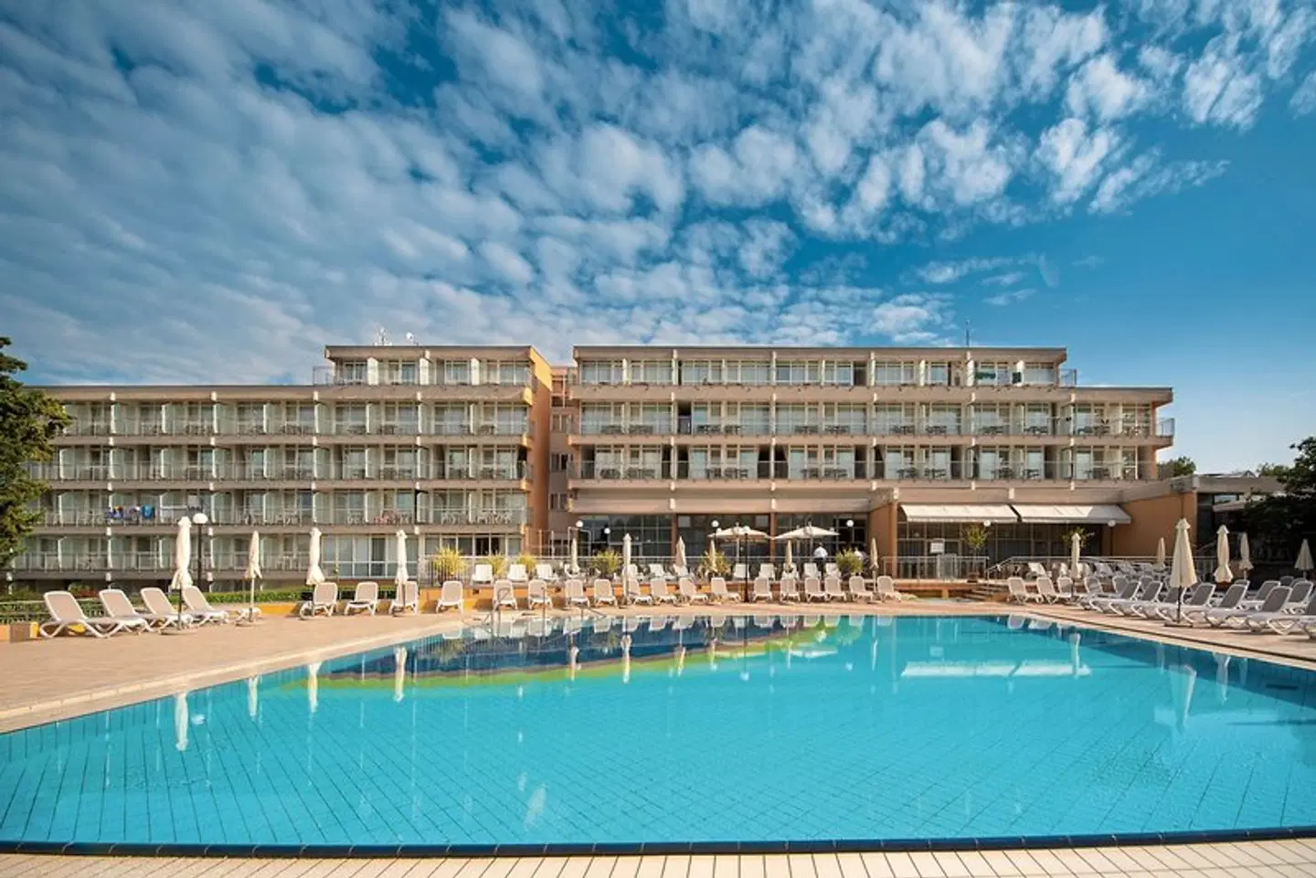 Arena Hotel Holiday OUTDOOR_POOL