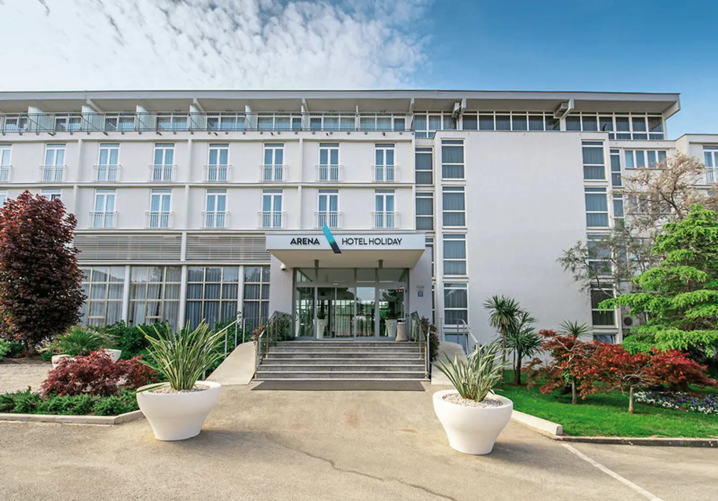 Arena Hotel Holiday EXTERIOR