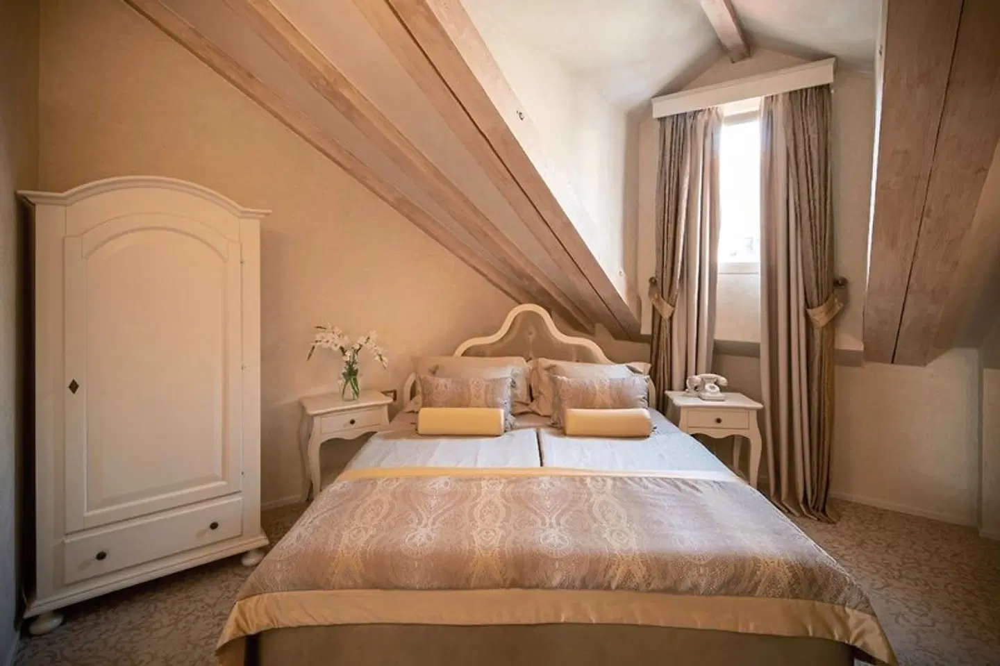 Heritage Hotel Life Palace ROOM_EXAMPLE