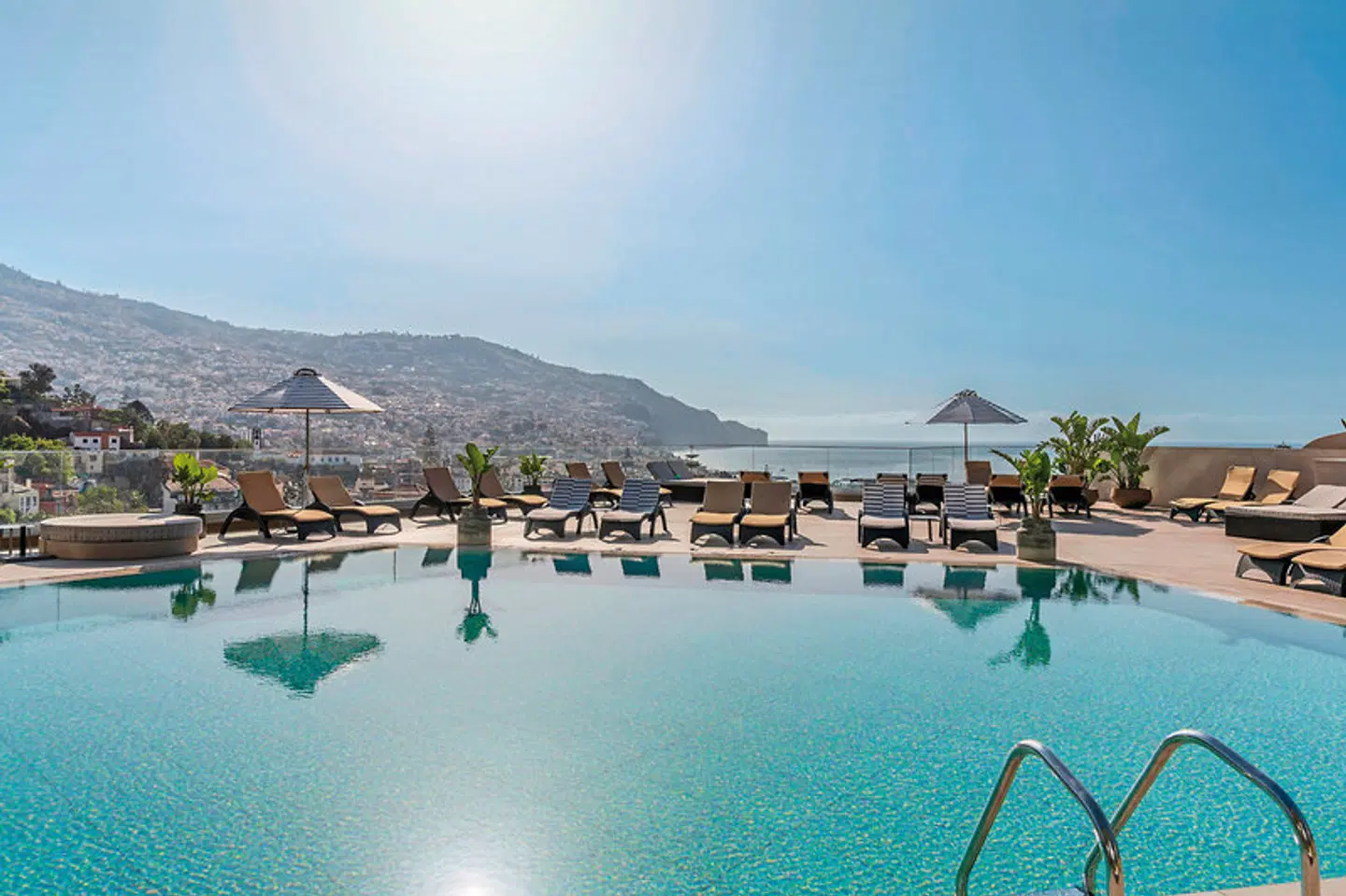The Views Baía OUTDOOR_POOL