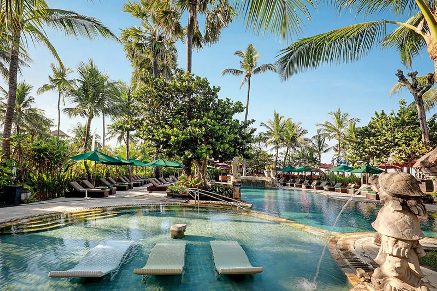 Legian Beach Hotel OUTDOOR_POOL