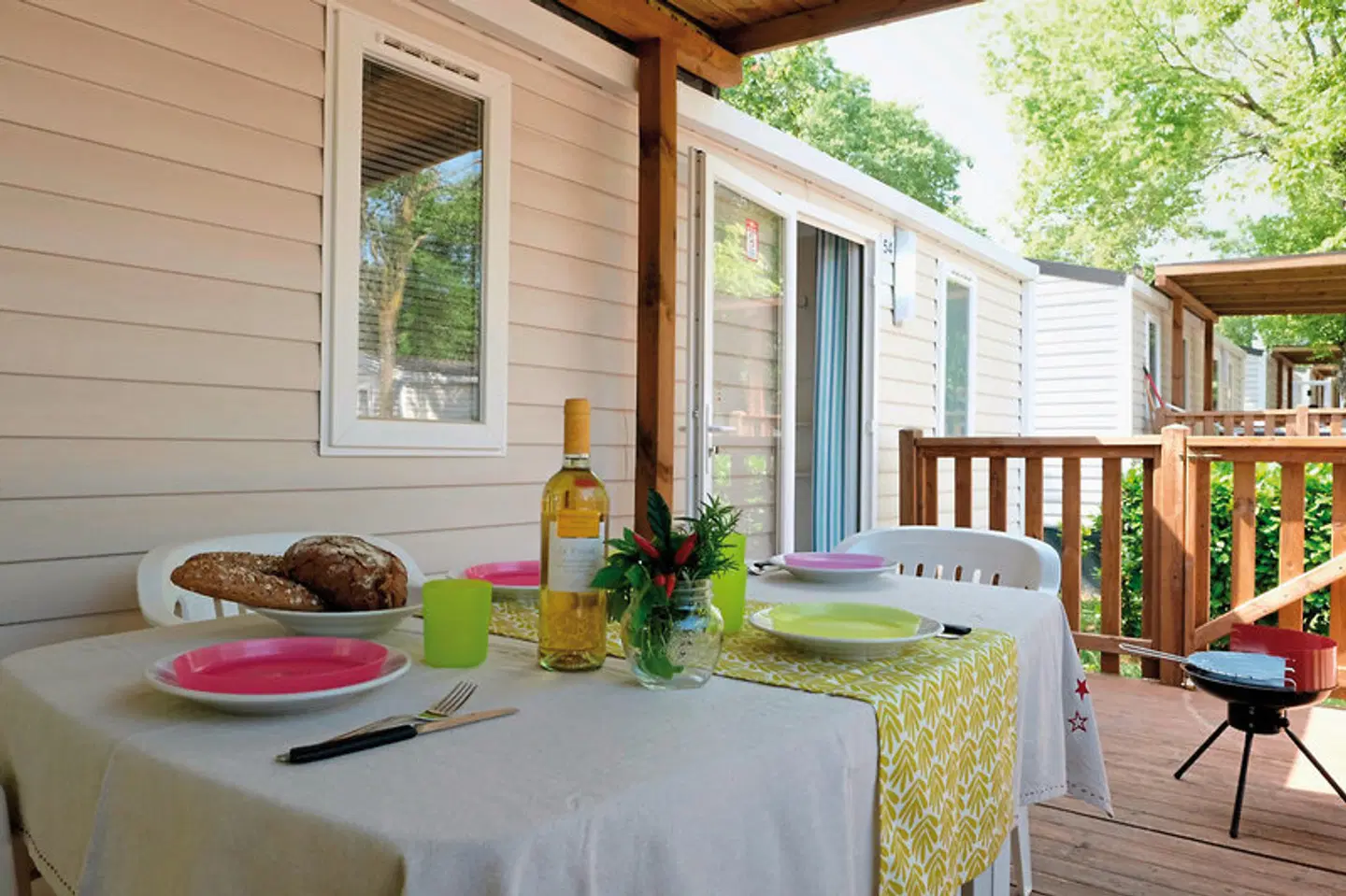 Domaine la Yole Camping Lodge (by Happy Camp) Terrasse