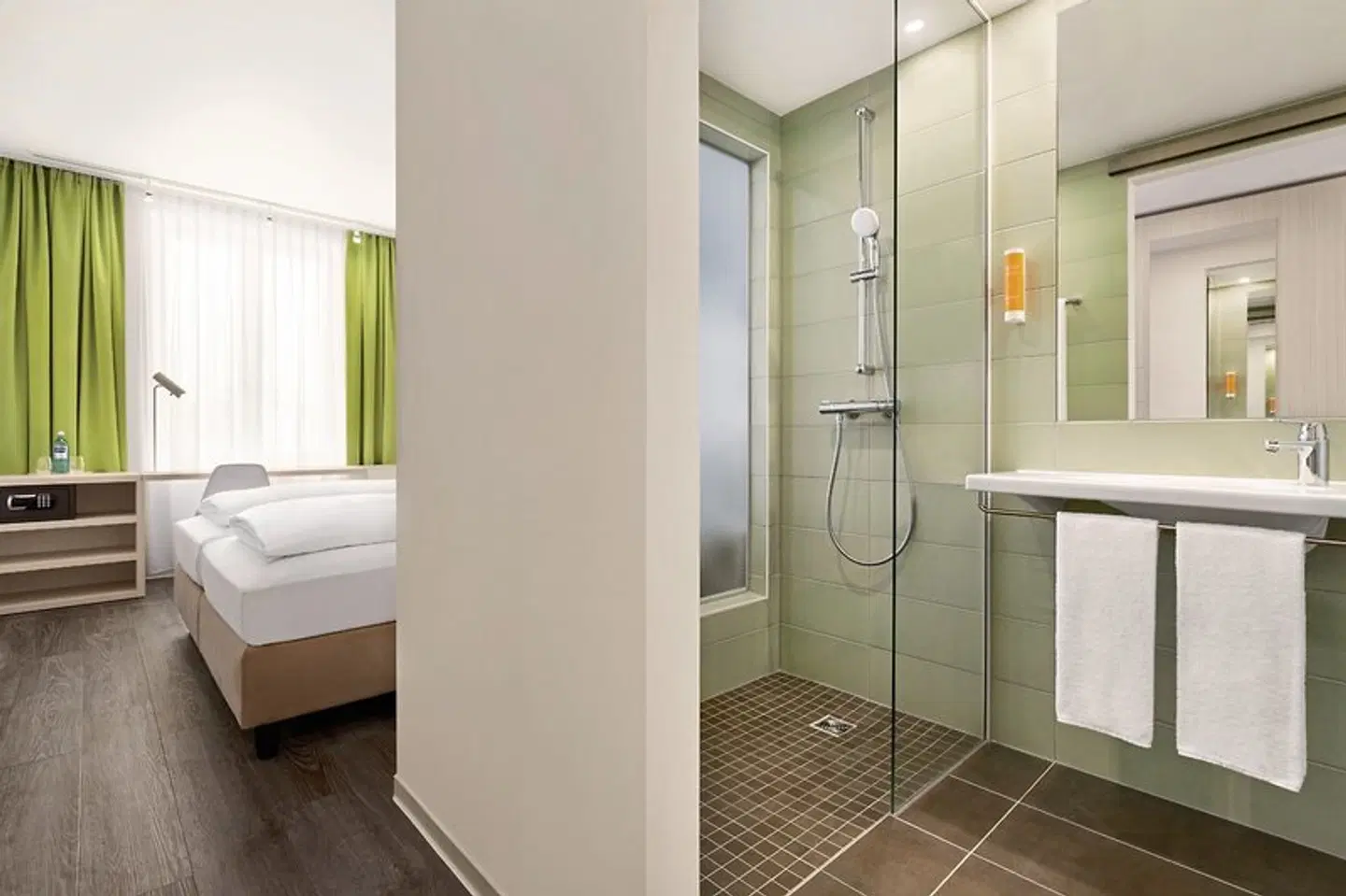 Super 8 by Wyndham Chemnitz Badezimmer