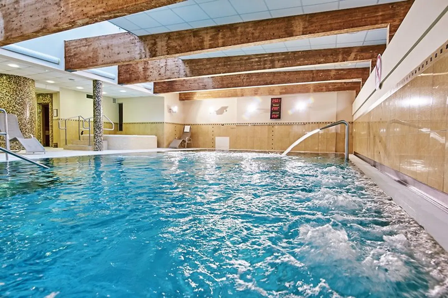 Jantar Hotel & Spa Hallenbad