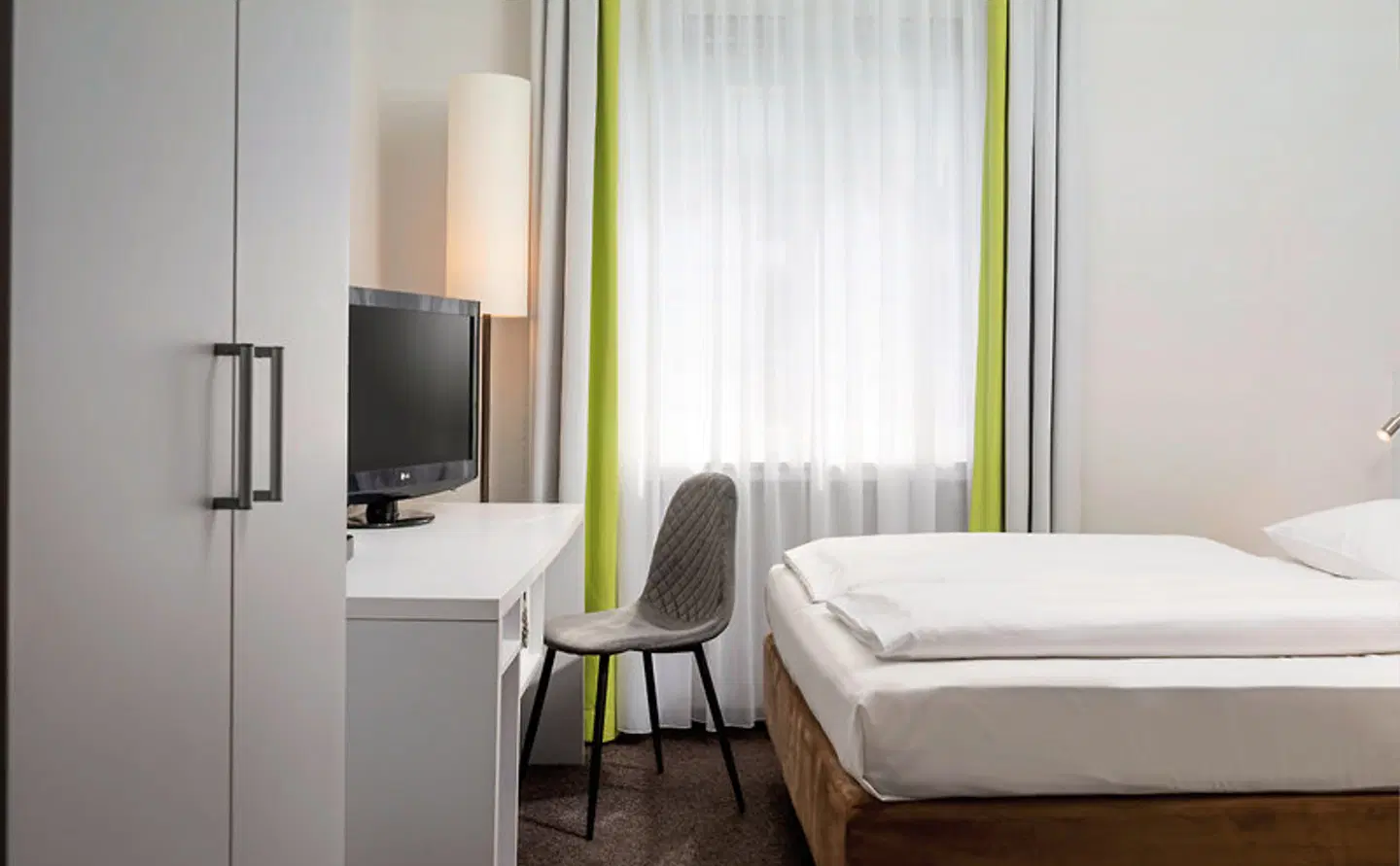 Wyndham Garden Düsseldorf City Centre Königsallee ROOM_EXAMPLE