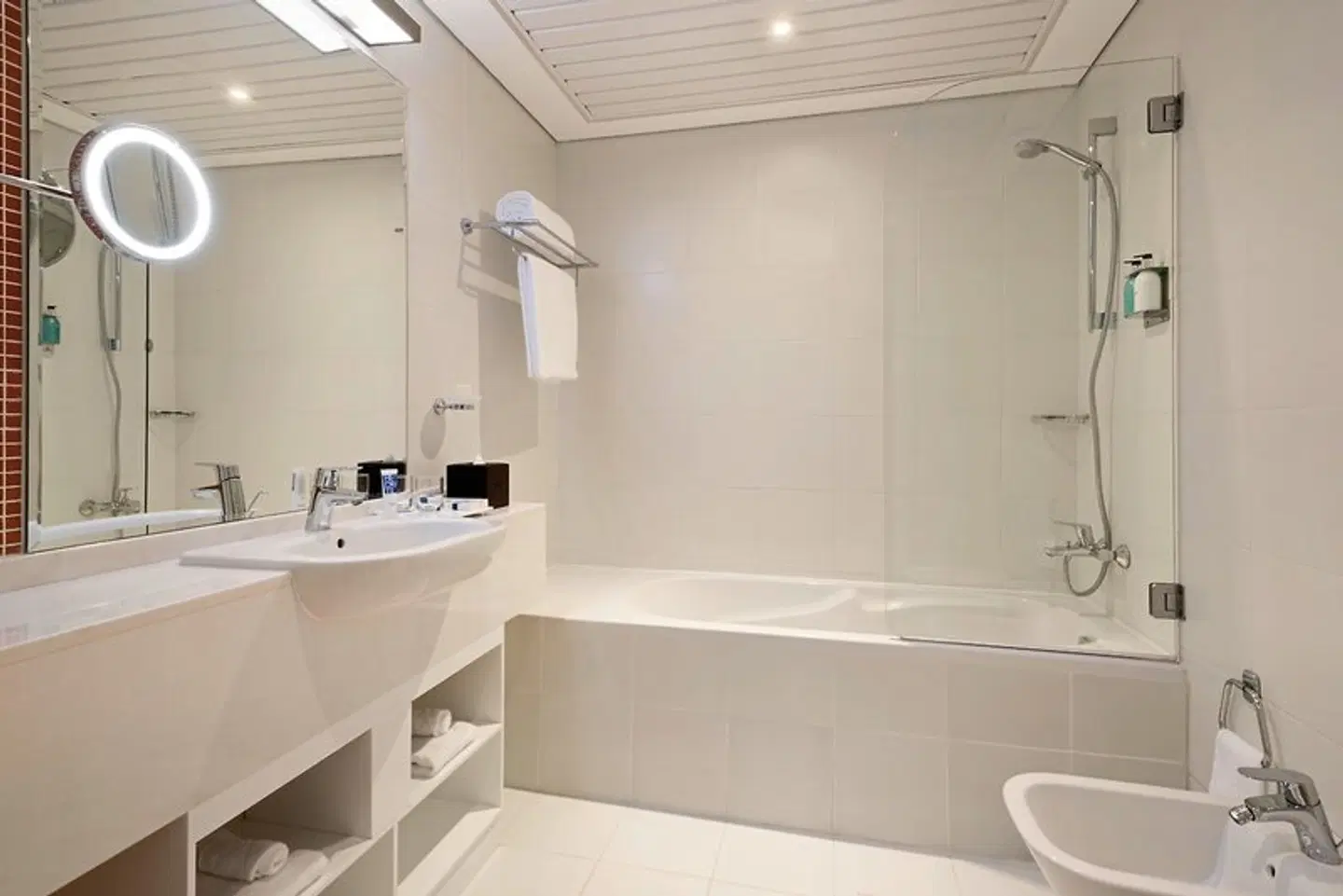 Tryp by Wyndham Abu Dhabi Badezimmer