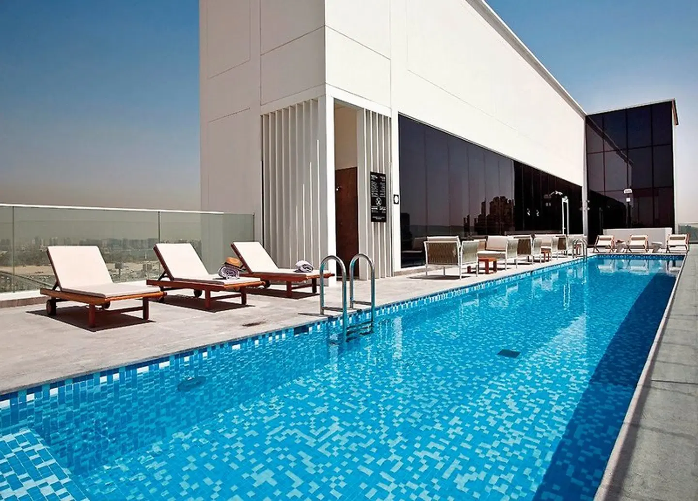 FORM Hotel Dubai, a member of Design Hotels OUTDOOR_POOL