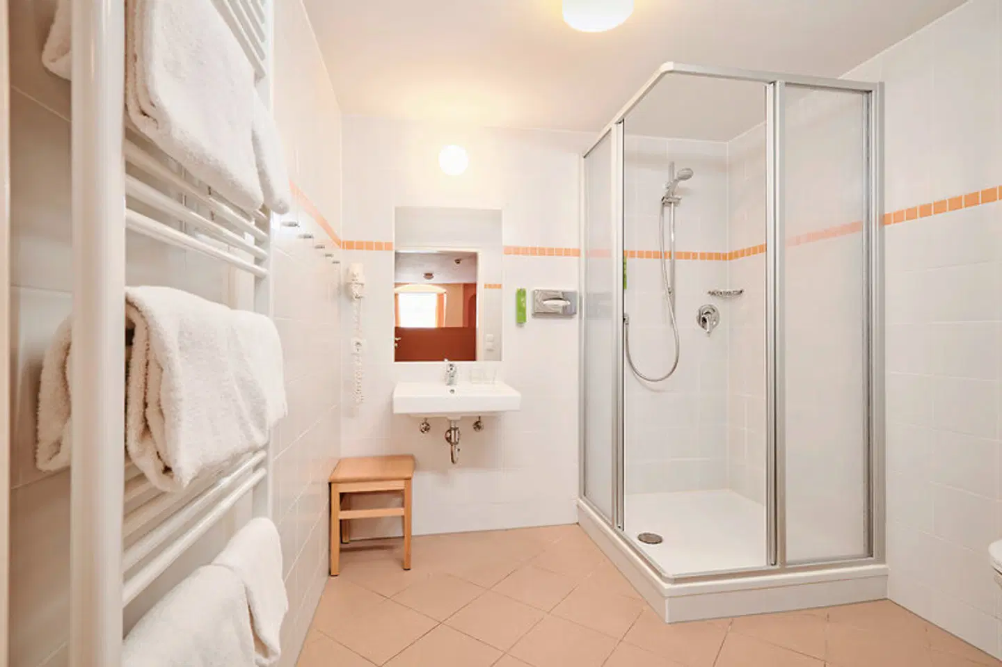 JUFA Hotel Meersburg Badezimmer