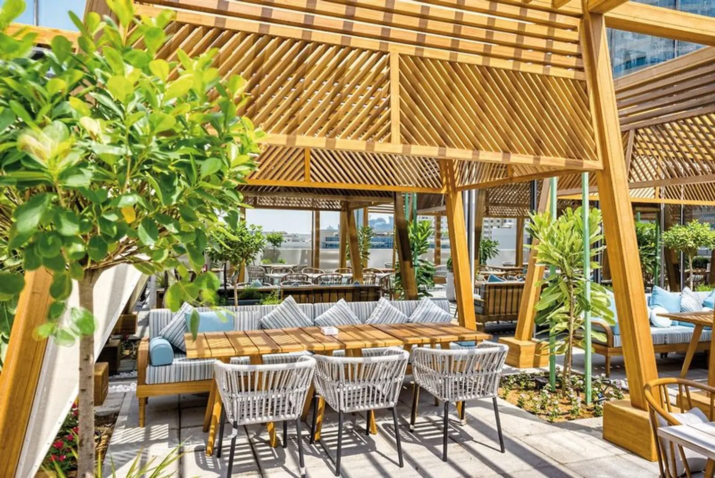 The First Collection at Jumeirah Village Circle, a Tribute Portfolio Hotel Terrasse