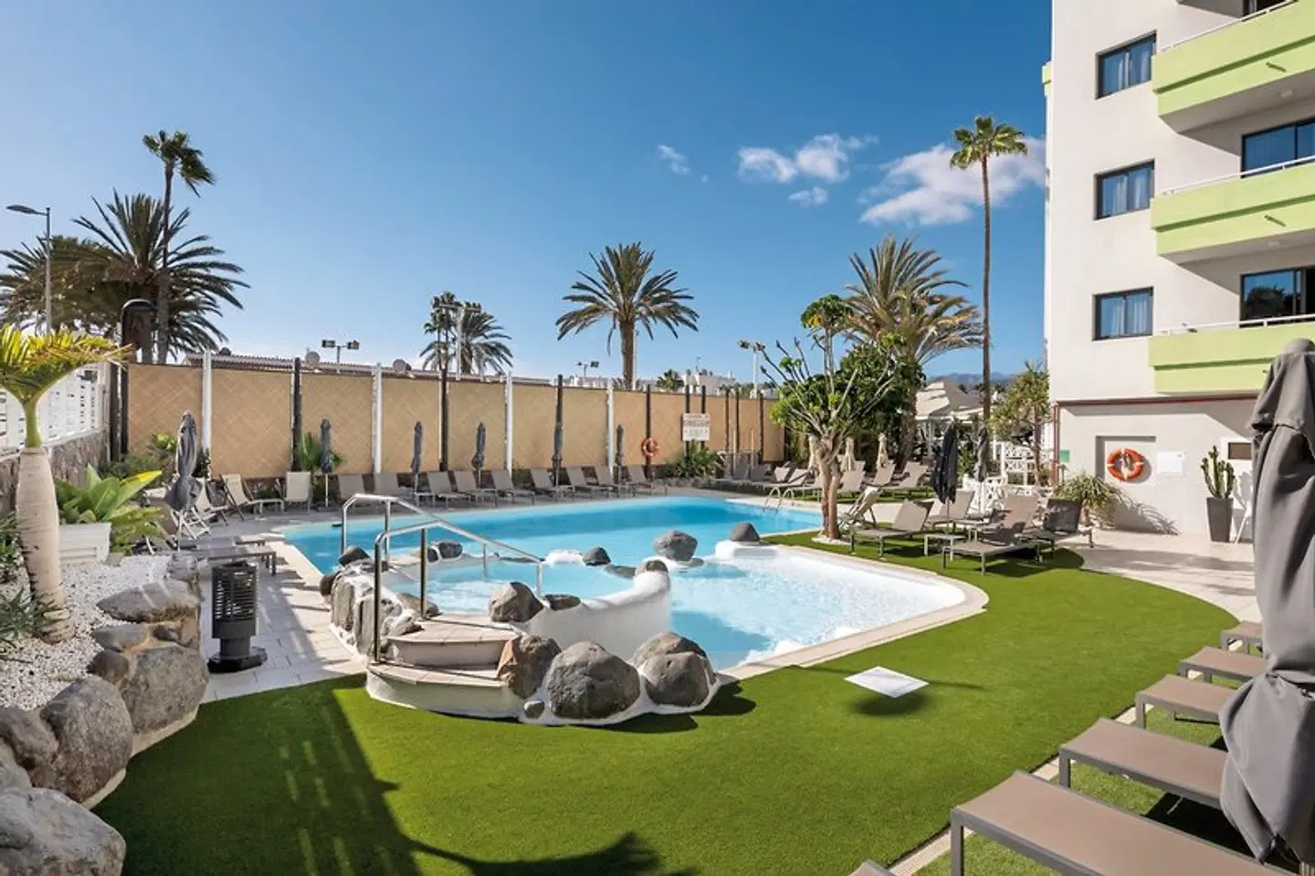 LIVVO Anamar Suites OUTDOOR_POOL
