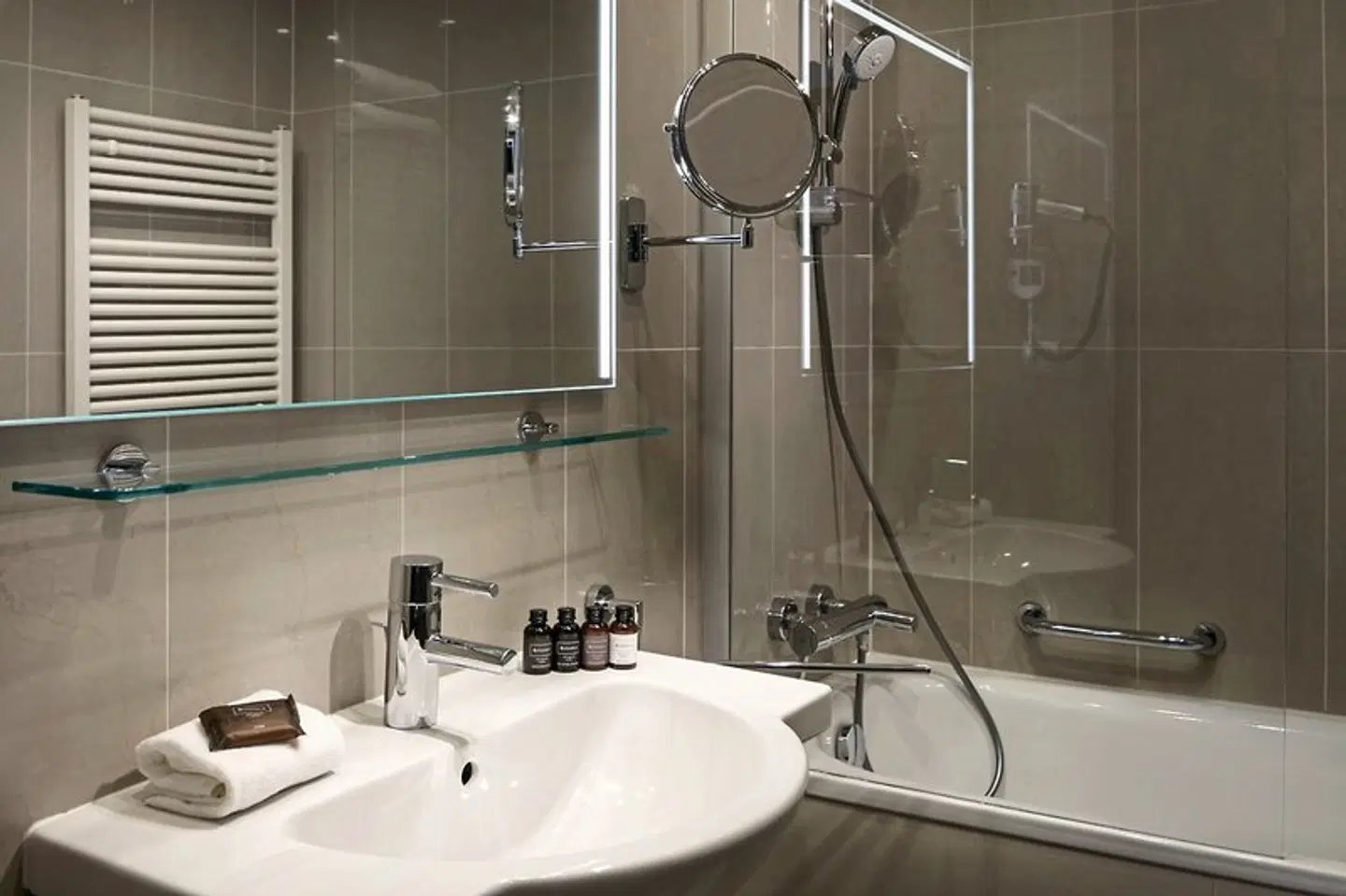 Michelangelo Grand Hotel Prague Badezimmer