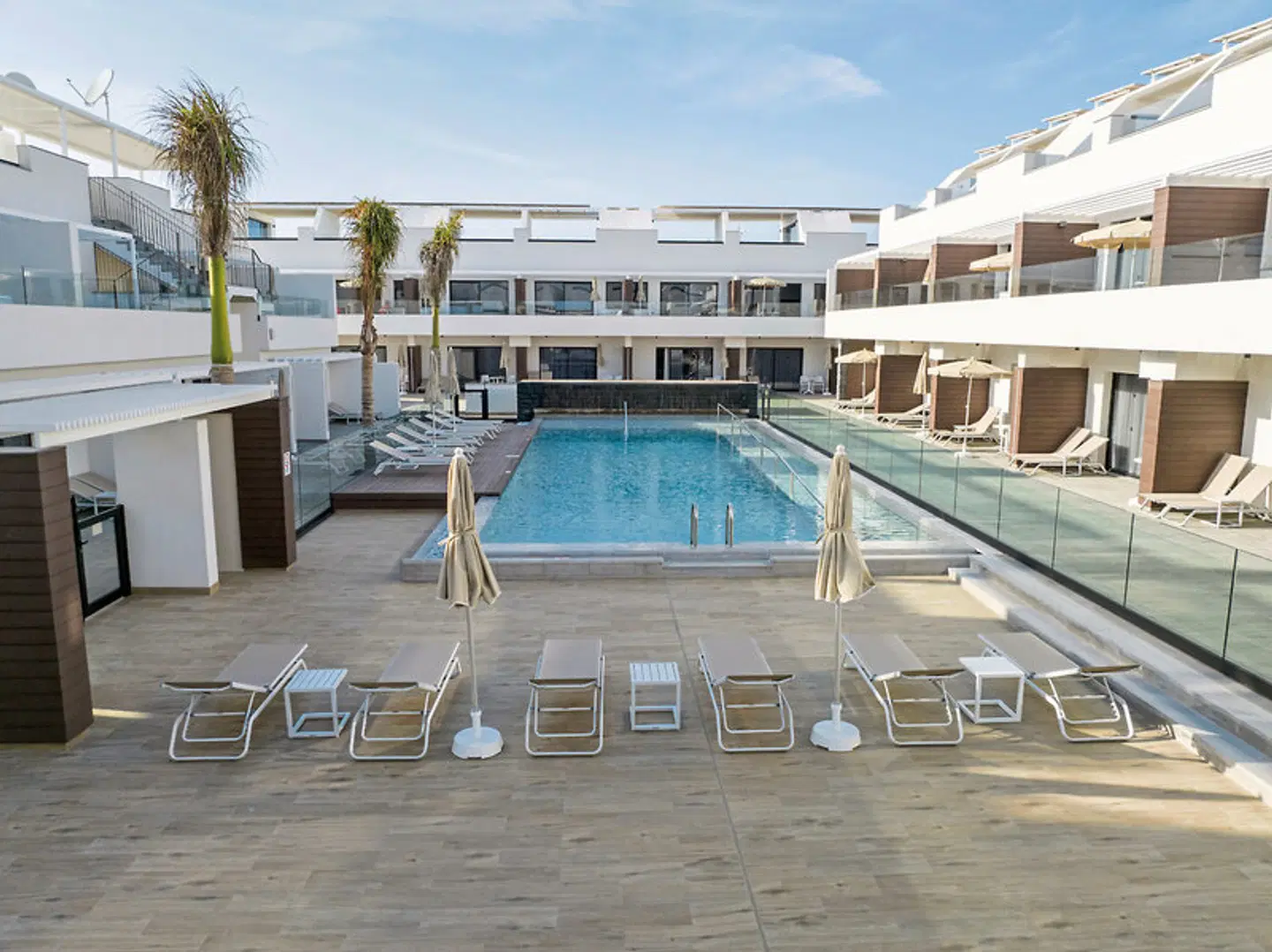 Esmeralda Cotillo Homes by LIVVO OUTDOOR_POOL