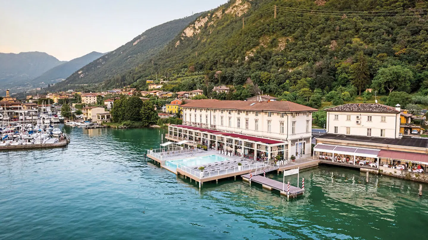 Araba Fenice EXTERIOR