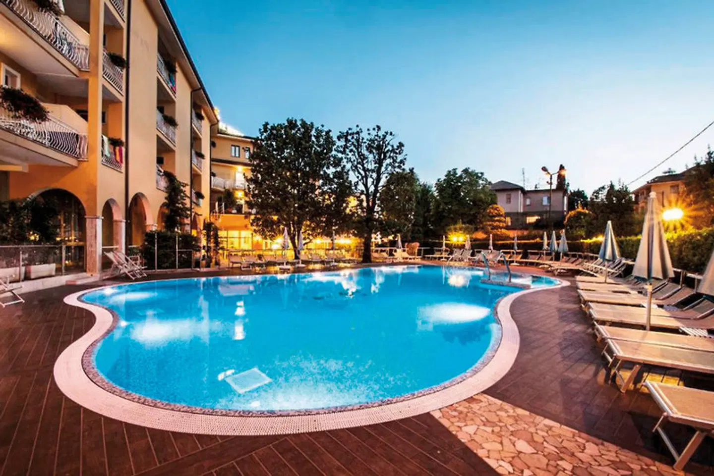 Bisesti OUTDOOR_POOL