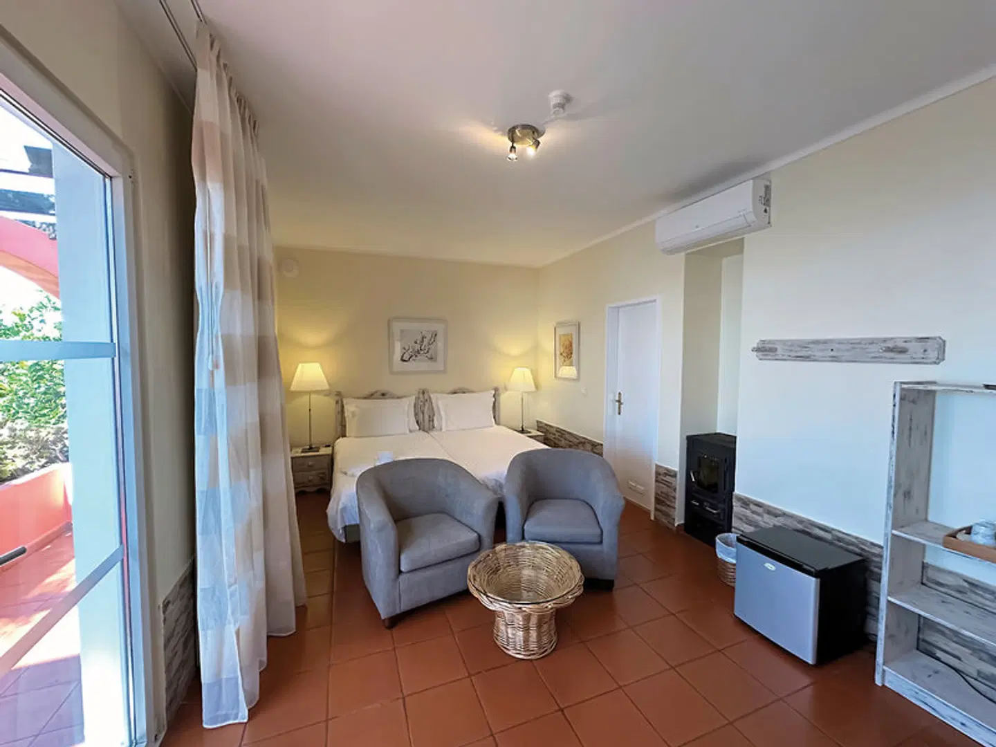 Inn & Art Madeira ROOM_EXAMPLE