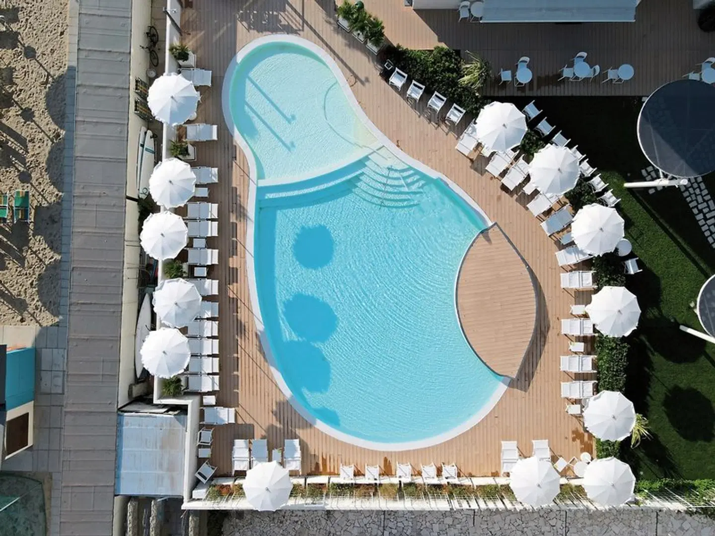 Nautilus OUTDOOR_POOL