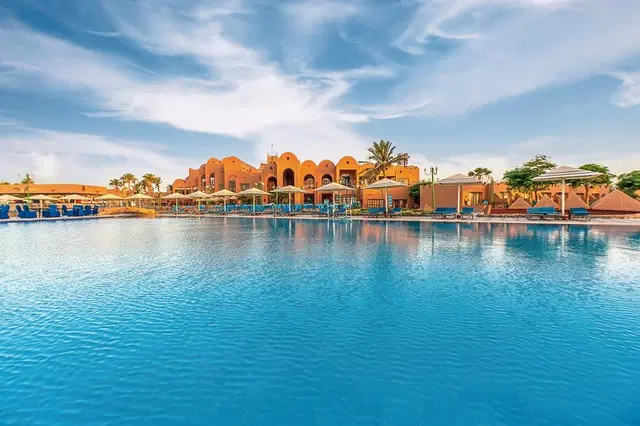 Akassia Swiss Resort OUTDOOR_POOL